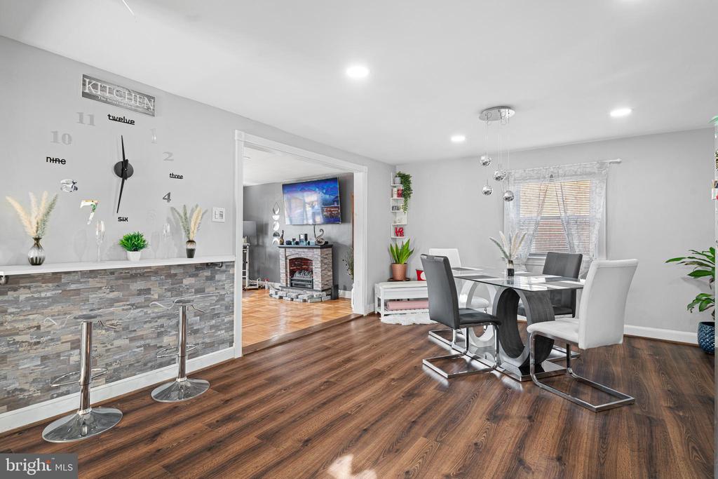 409 W GRAYS AVENUE