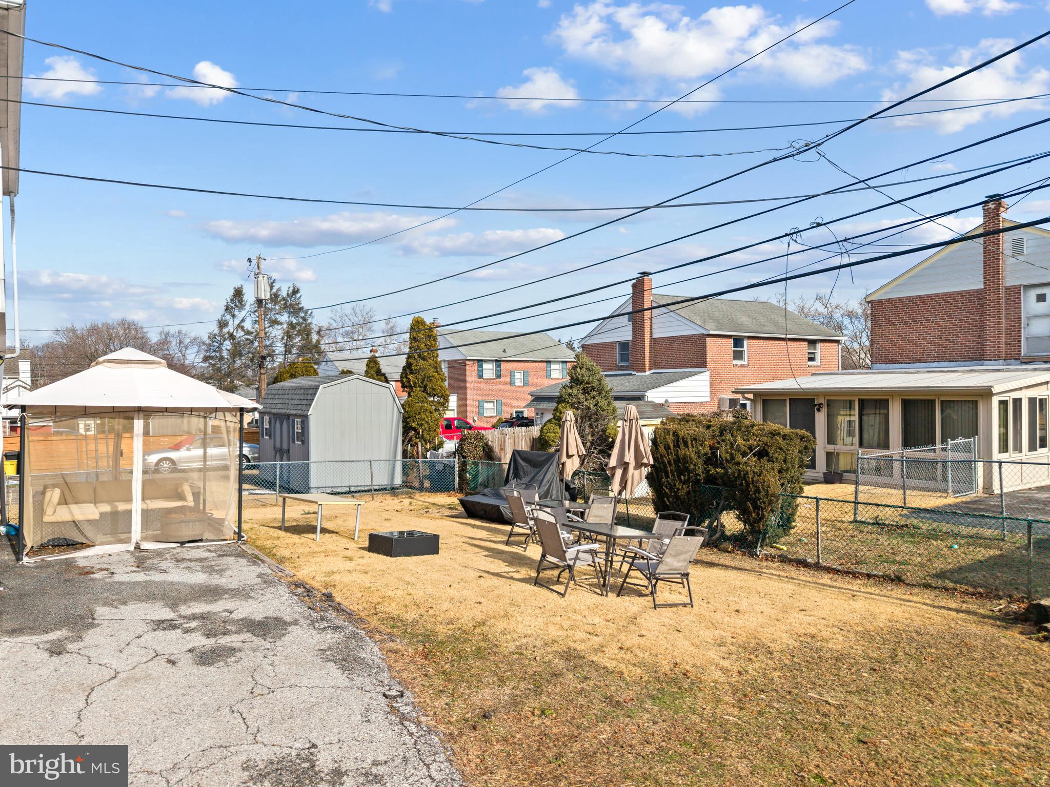 409 W GRAYS AVENUE
