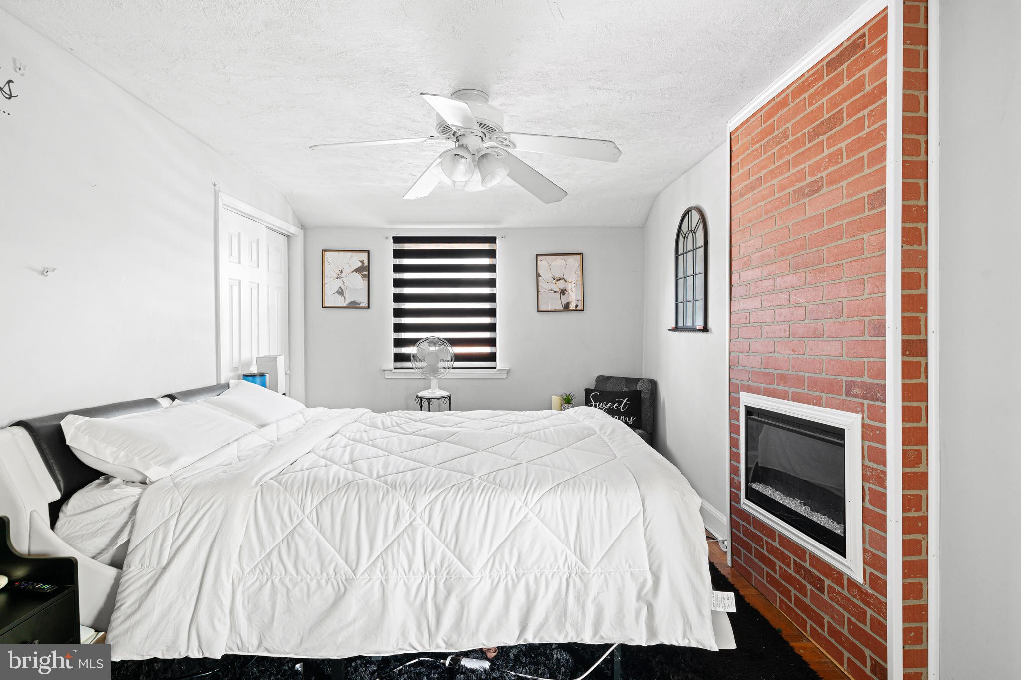 409 W GRAYS AVENUE