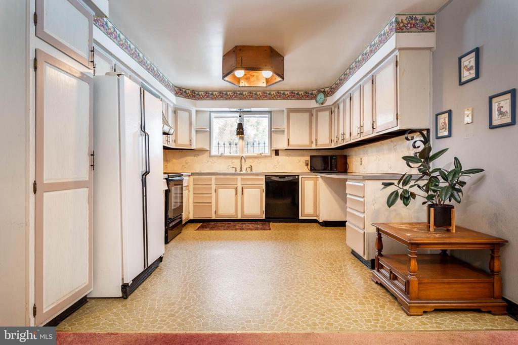 303 CRUM CREEK LANE