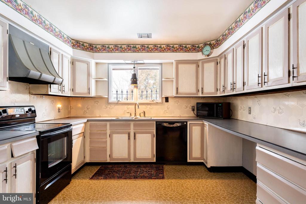 303 CRUM CREEK LANE