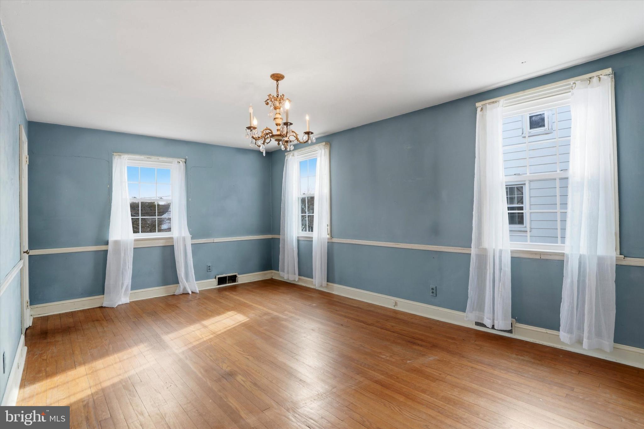 824 COLLENBROOK AVENUE