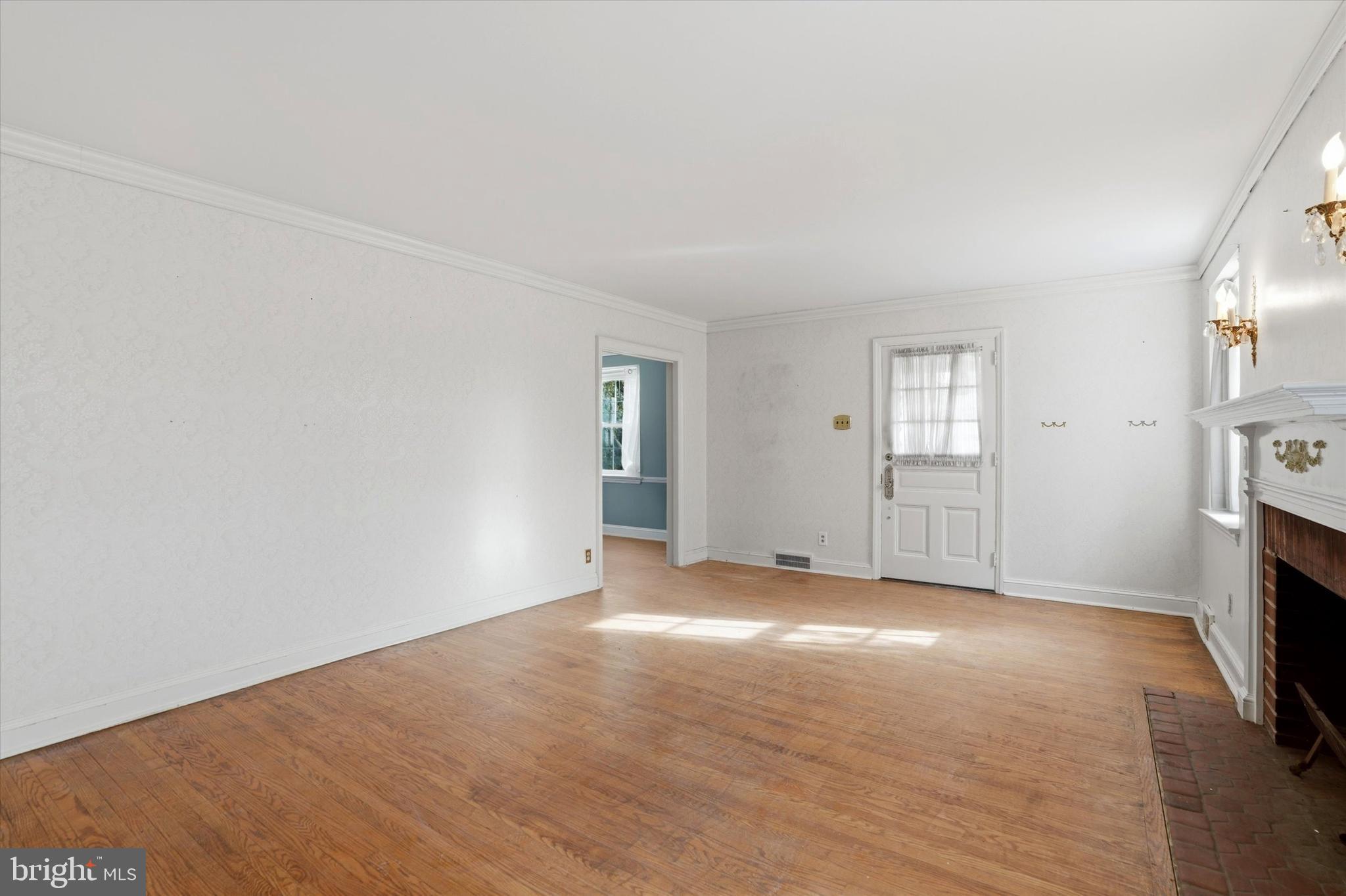 824 COLLENBROOK AVENUE