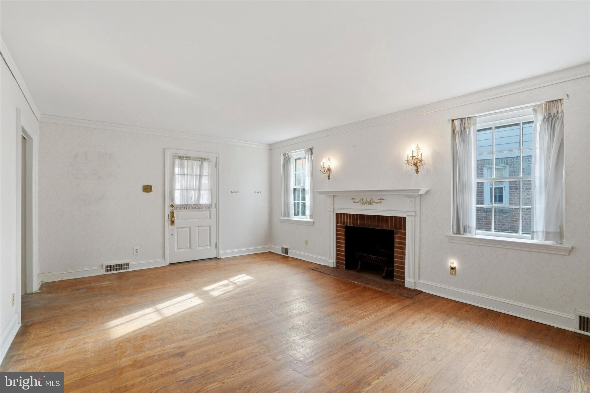 824 COLLENBROOK AVENUE