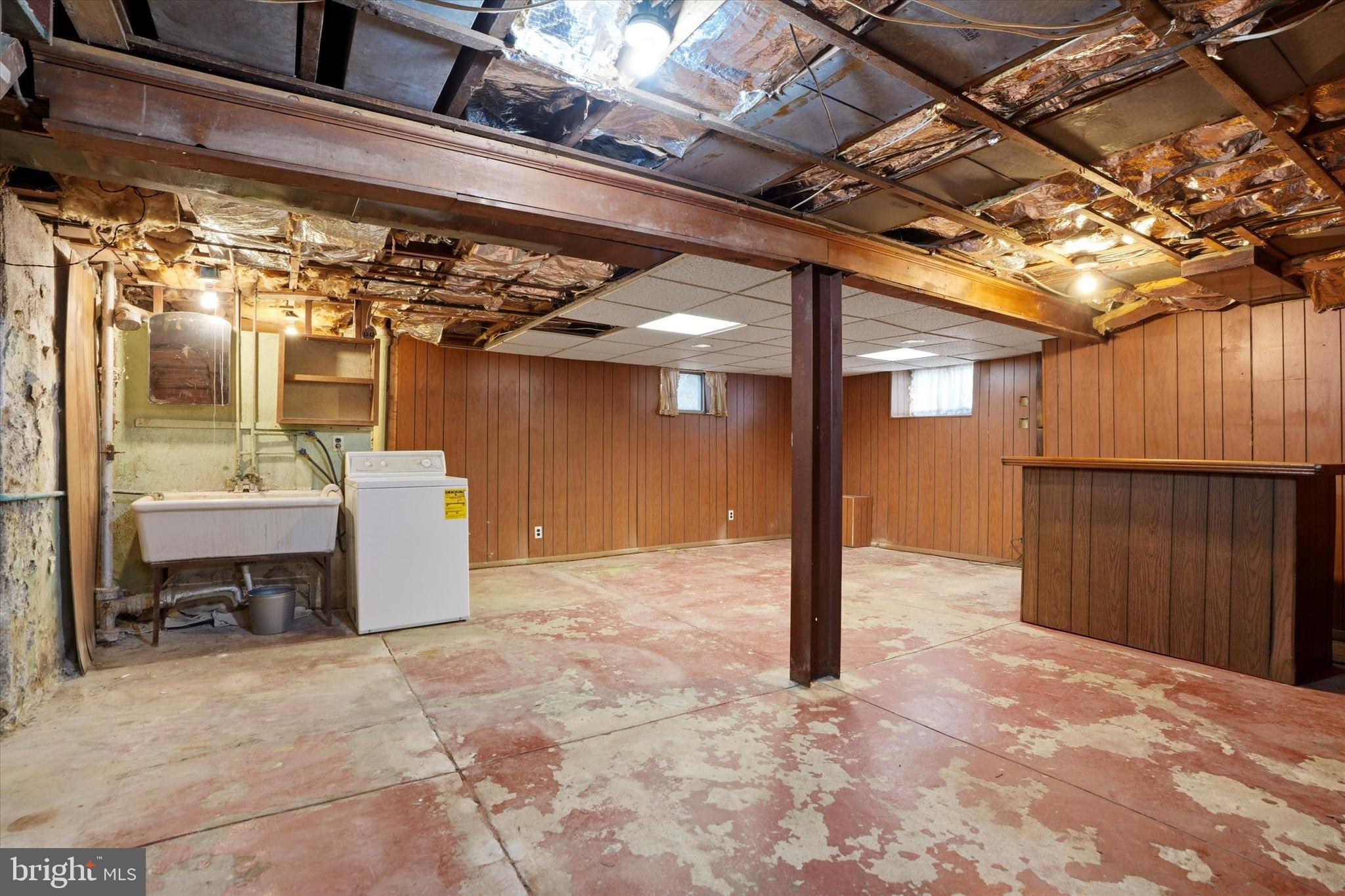 824 COLLENBROOK AVENUE