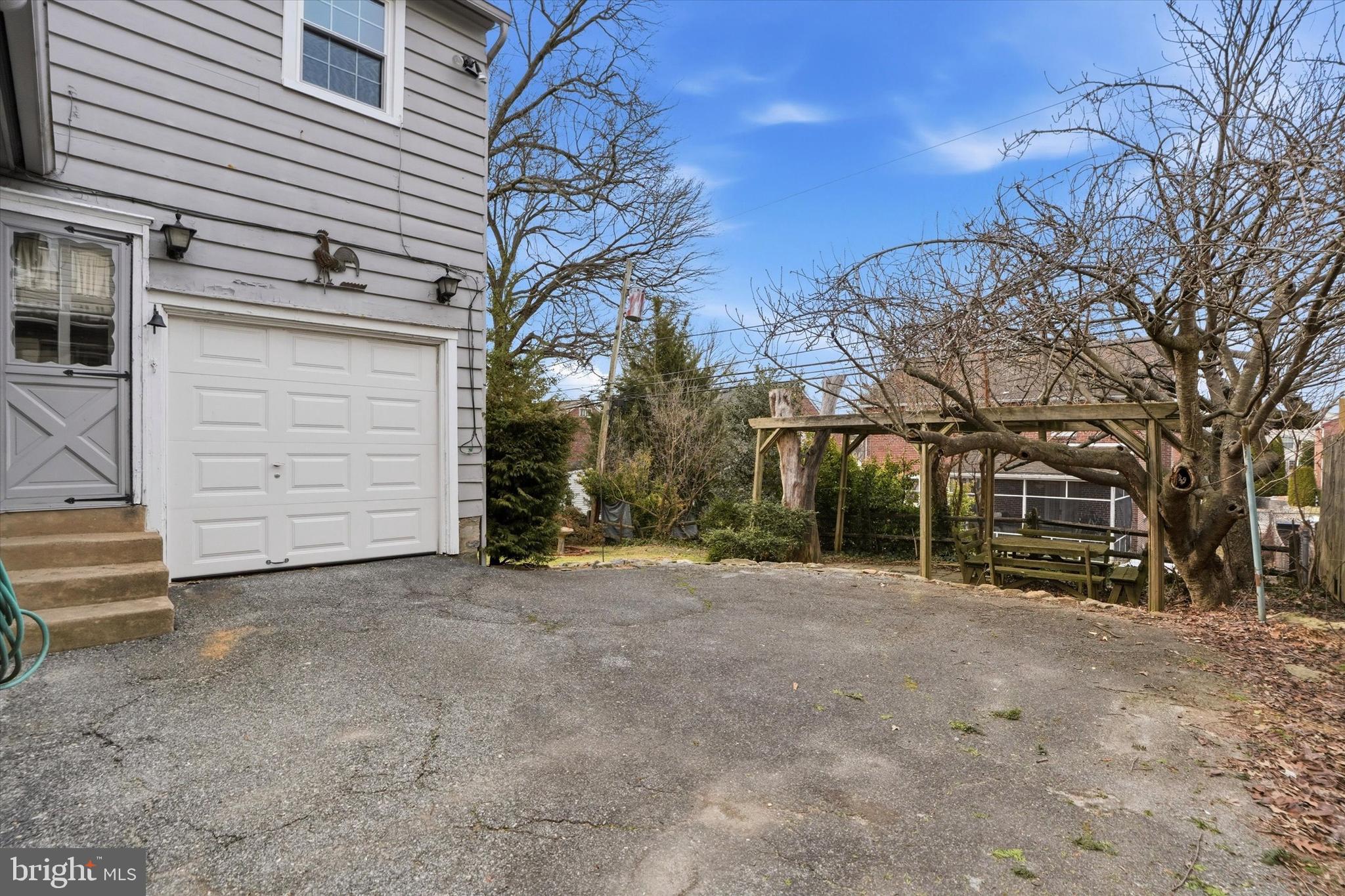 824 COLLENBROOK AVENUE