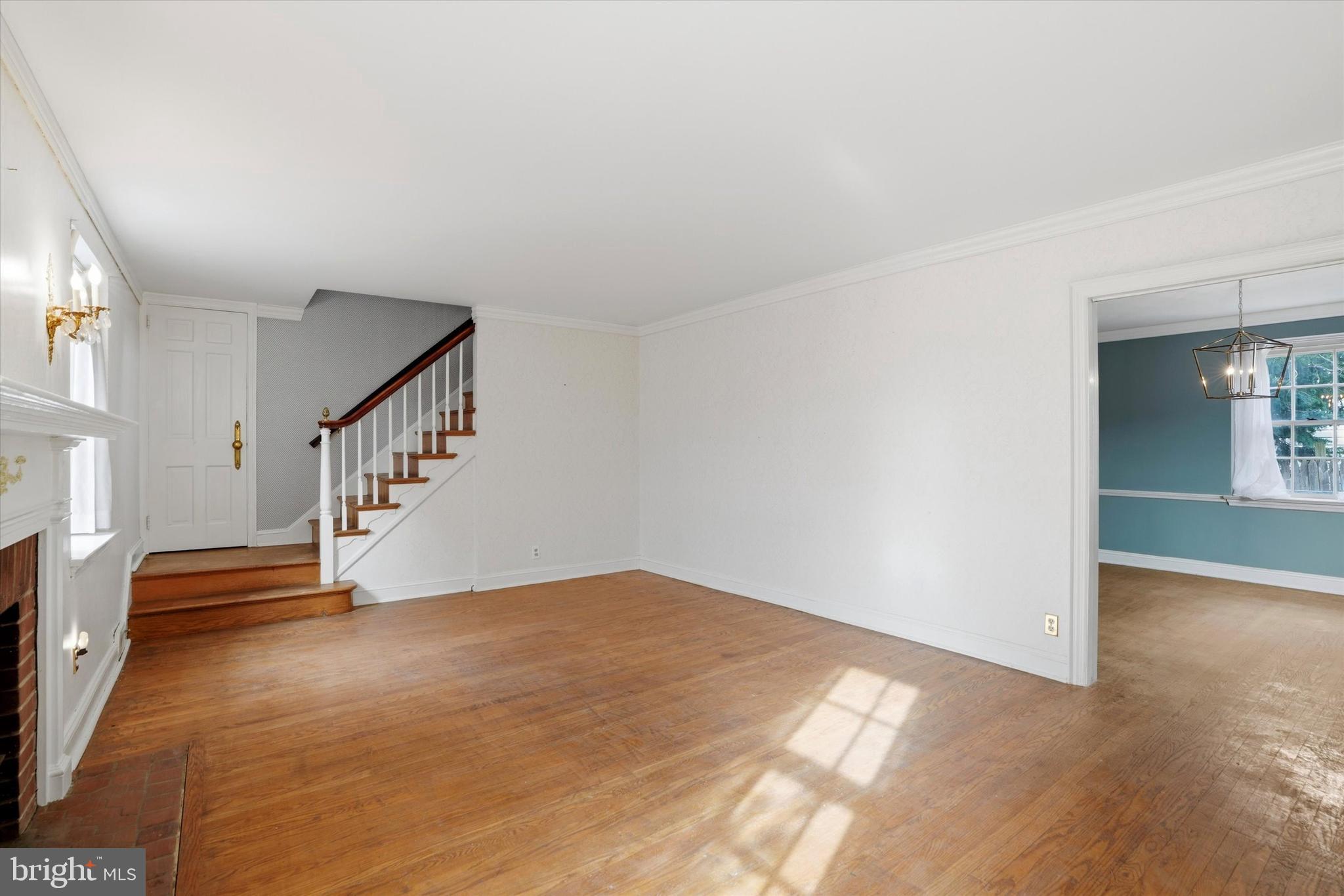 824 COLLENBROOK AVENUE