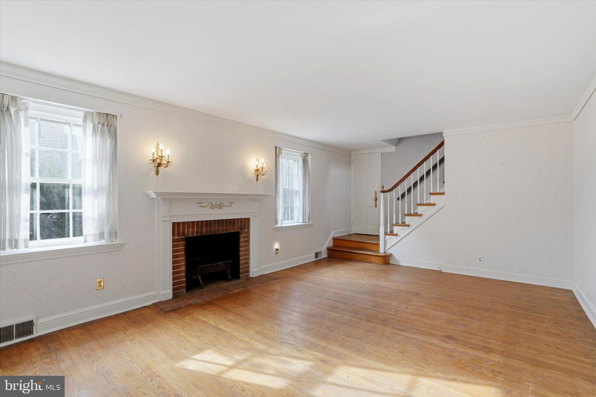 824 COLLENBROOK AVENUE