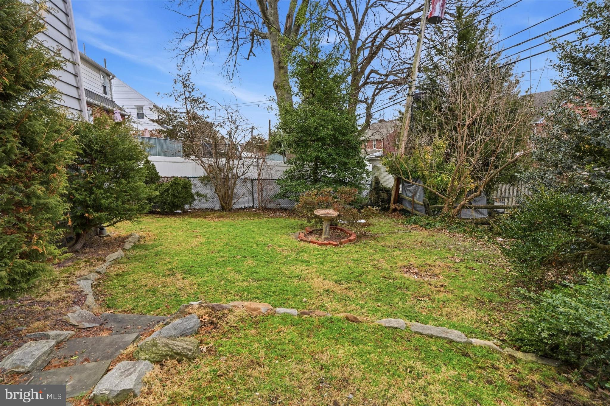 824 COLLENBROOK AVENUE