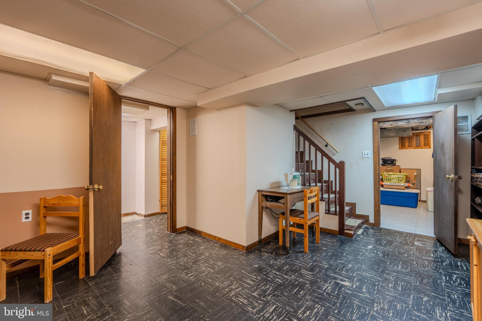 1604 EARLINGTON ROAD