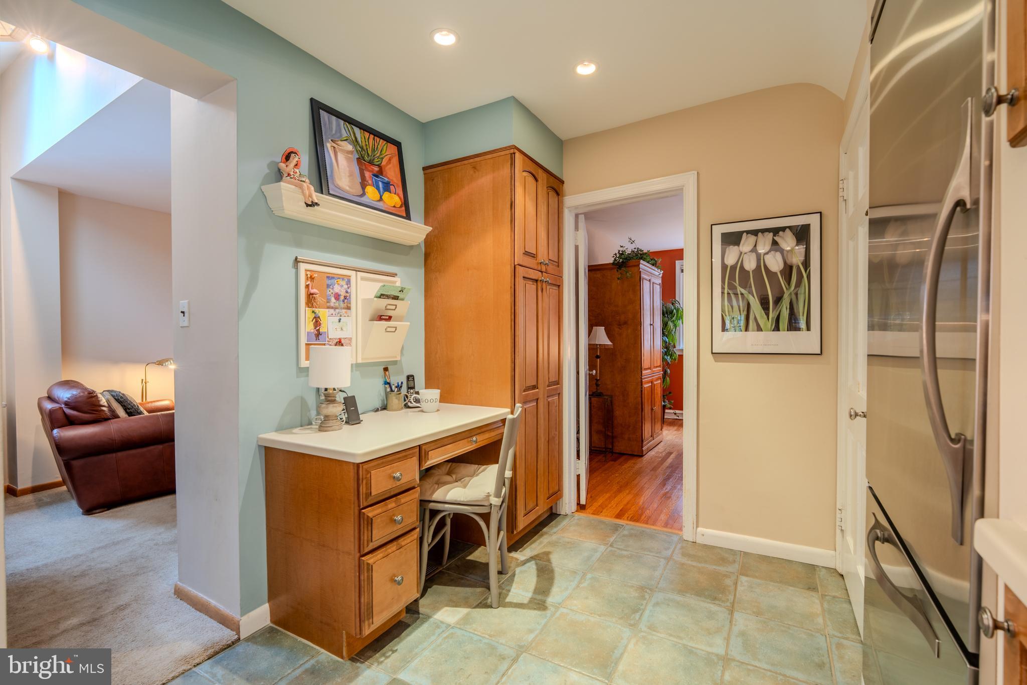 1604 EARLINGTON ROAD