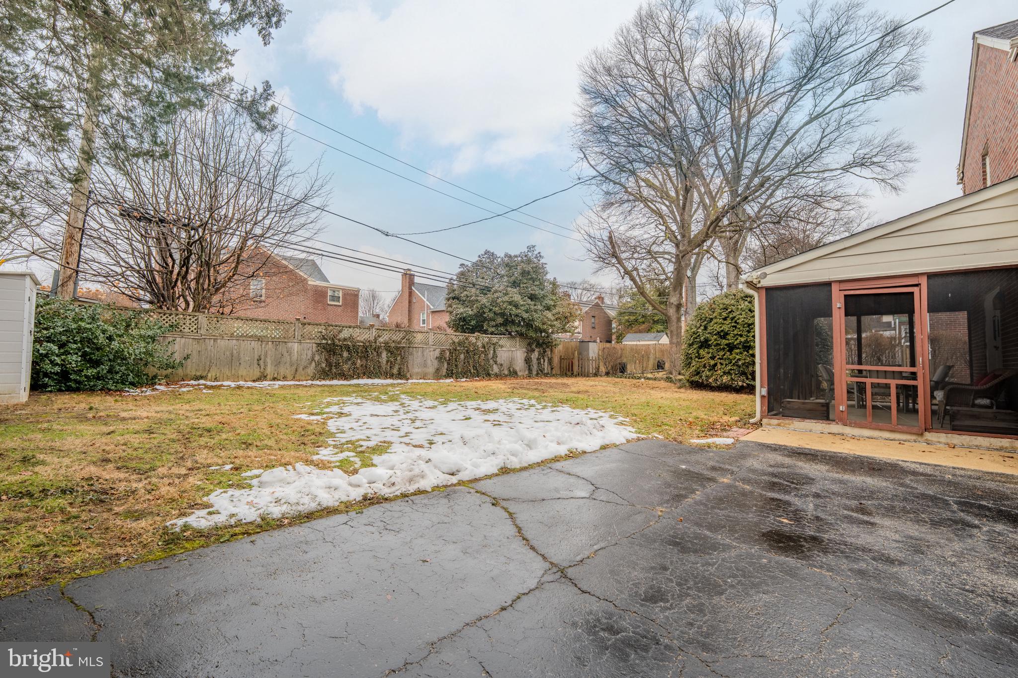 1604 EARLINGTON ROAD