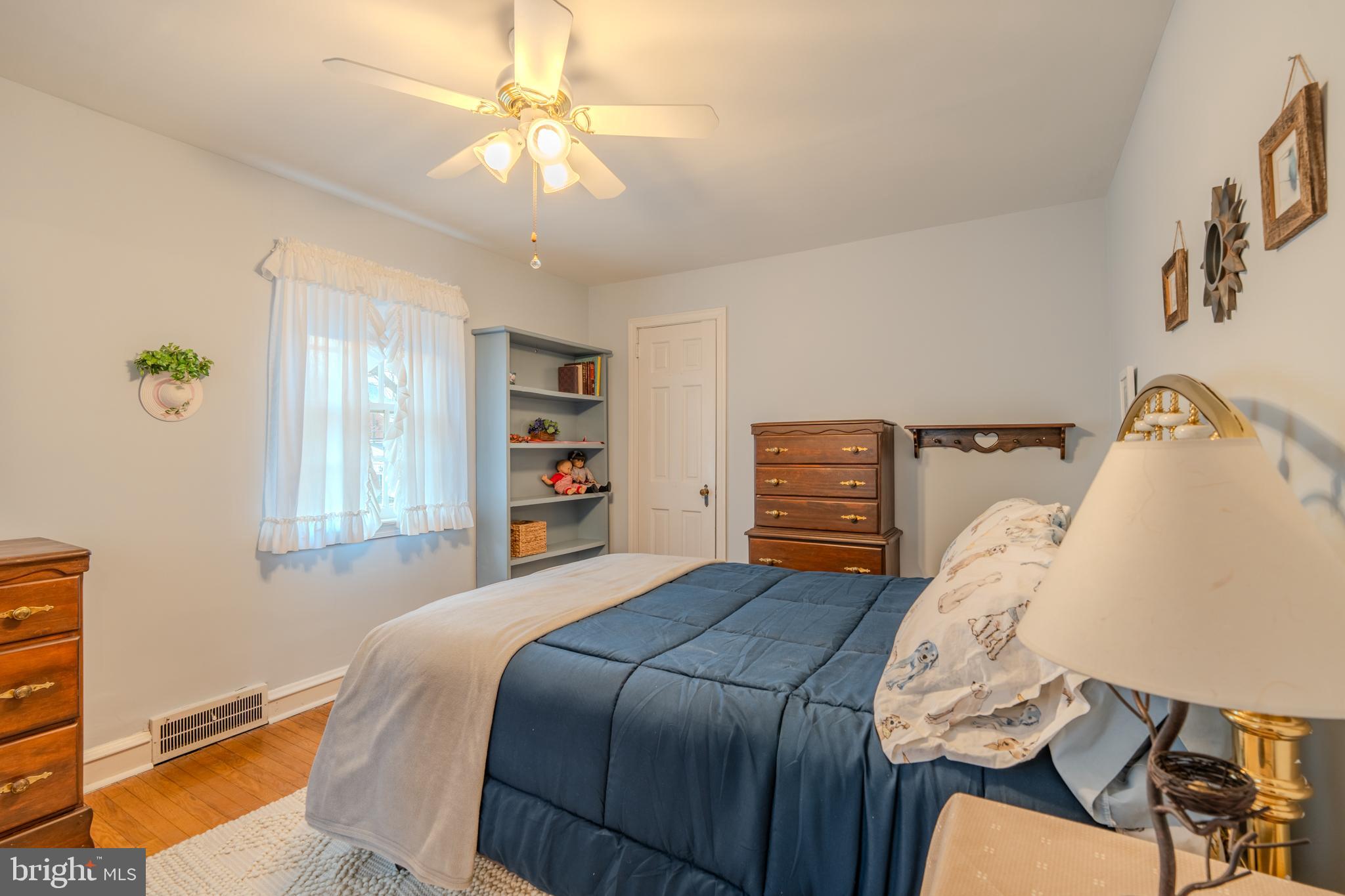 1604 EARLINGTON ROAD