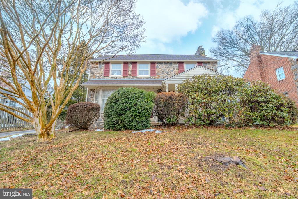1604 EARLINGTON ROAD