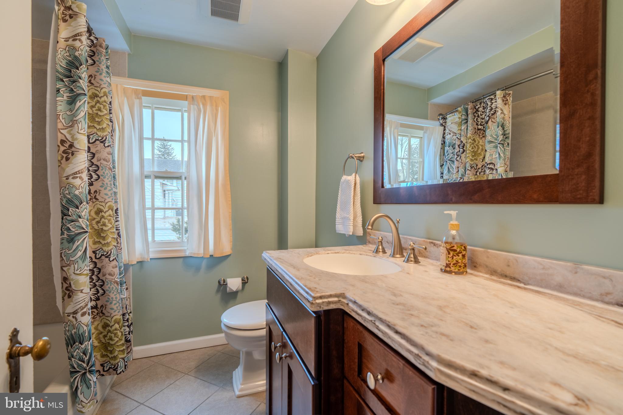 1604 EARLINGTON ROAD