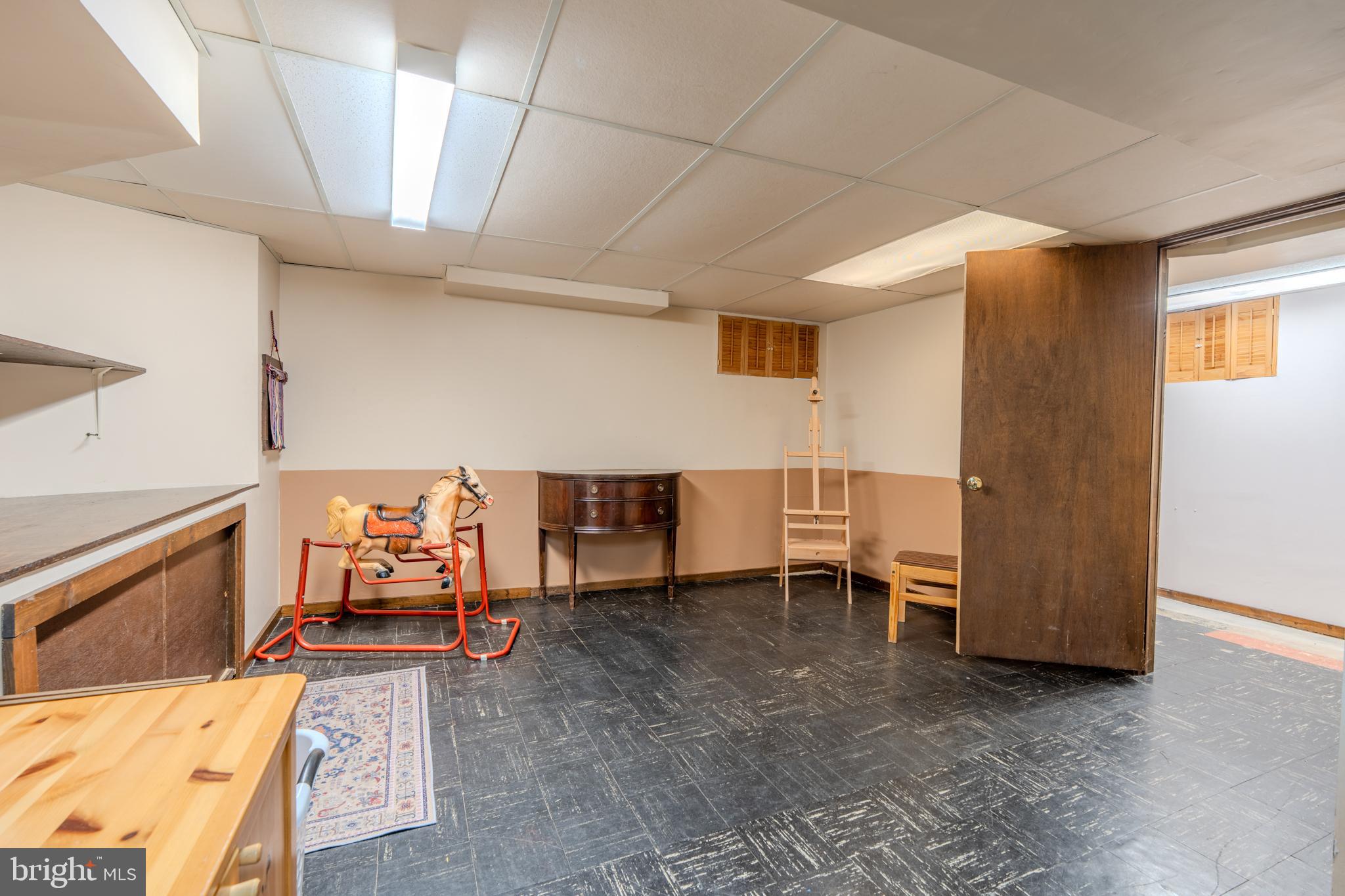 1604 EARLINGTON ROAD