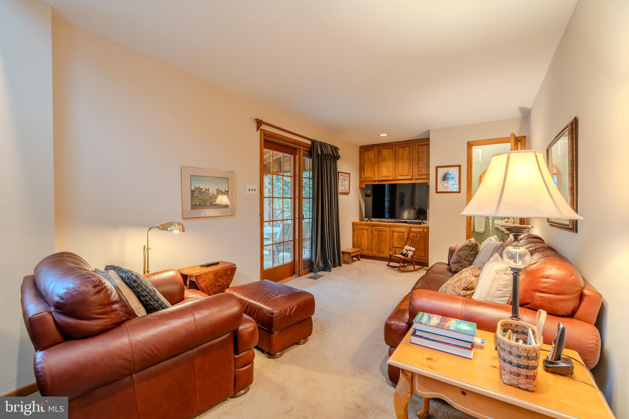 1604 EARLINGTON ROAD