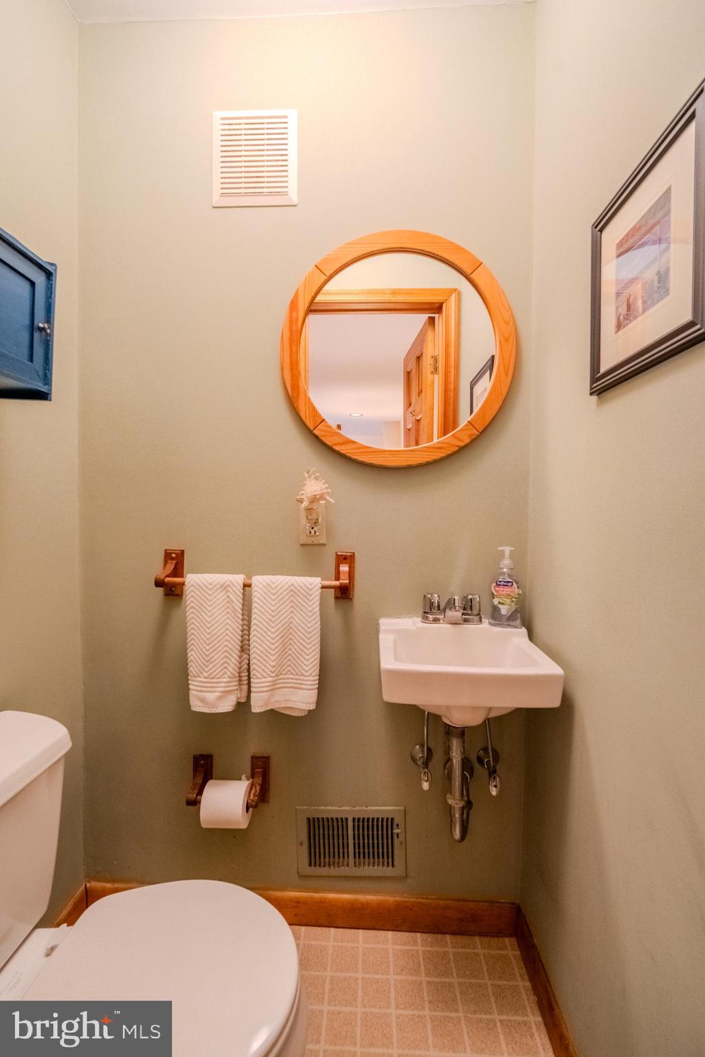 1604 EARLINGTON ROAD