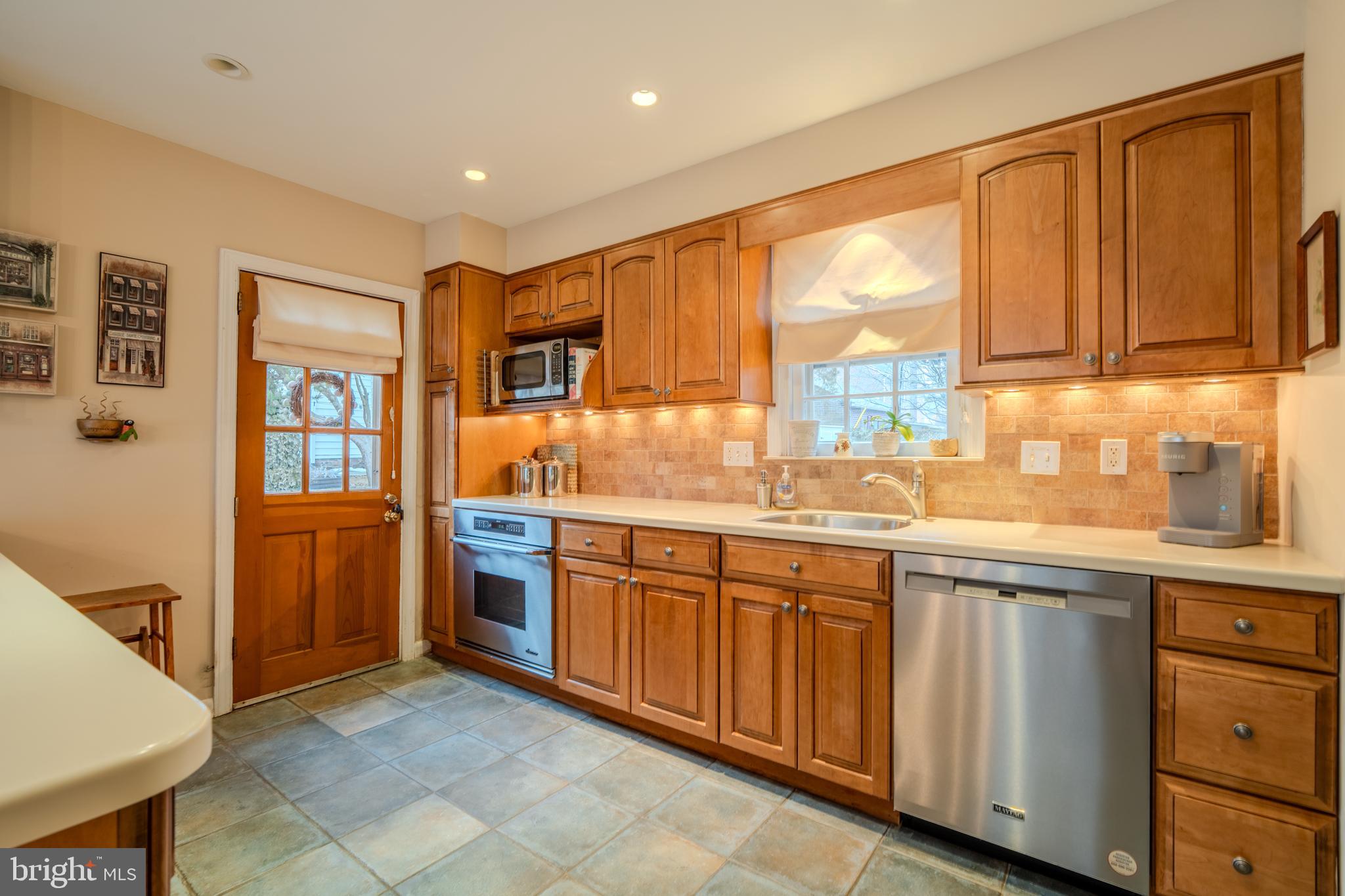 1604 EARLINGTON ROAD