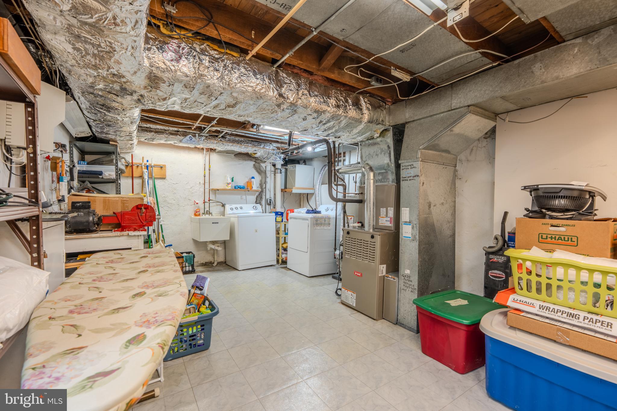 1604 EARLINGTON ROAD