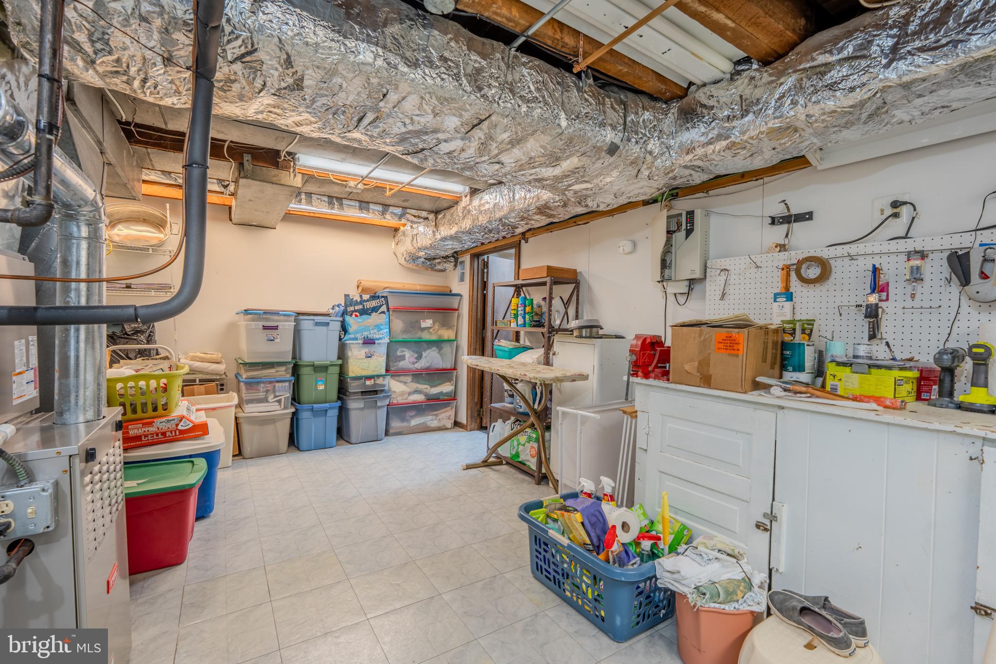 1604 EARLINGTON ROAD