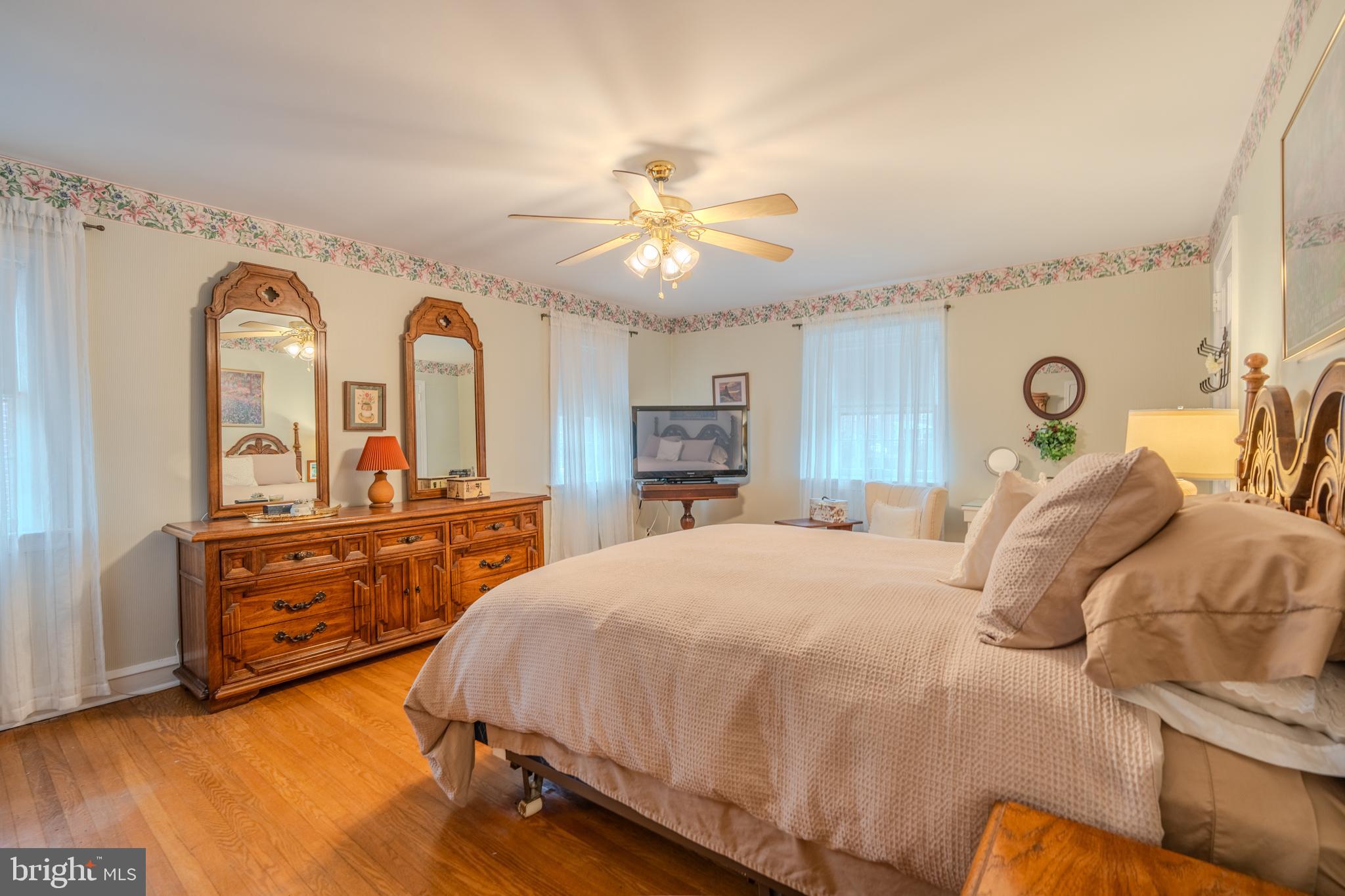 1604 EARLINGTON ROAD