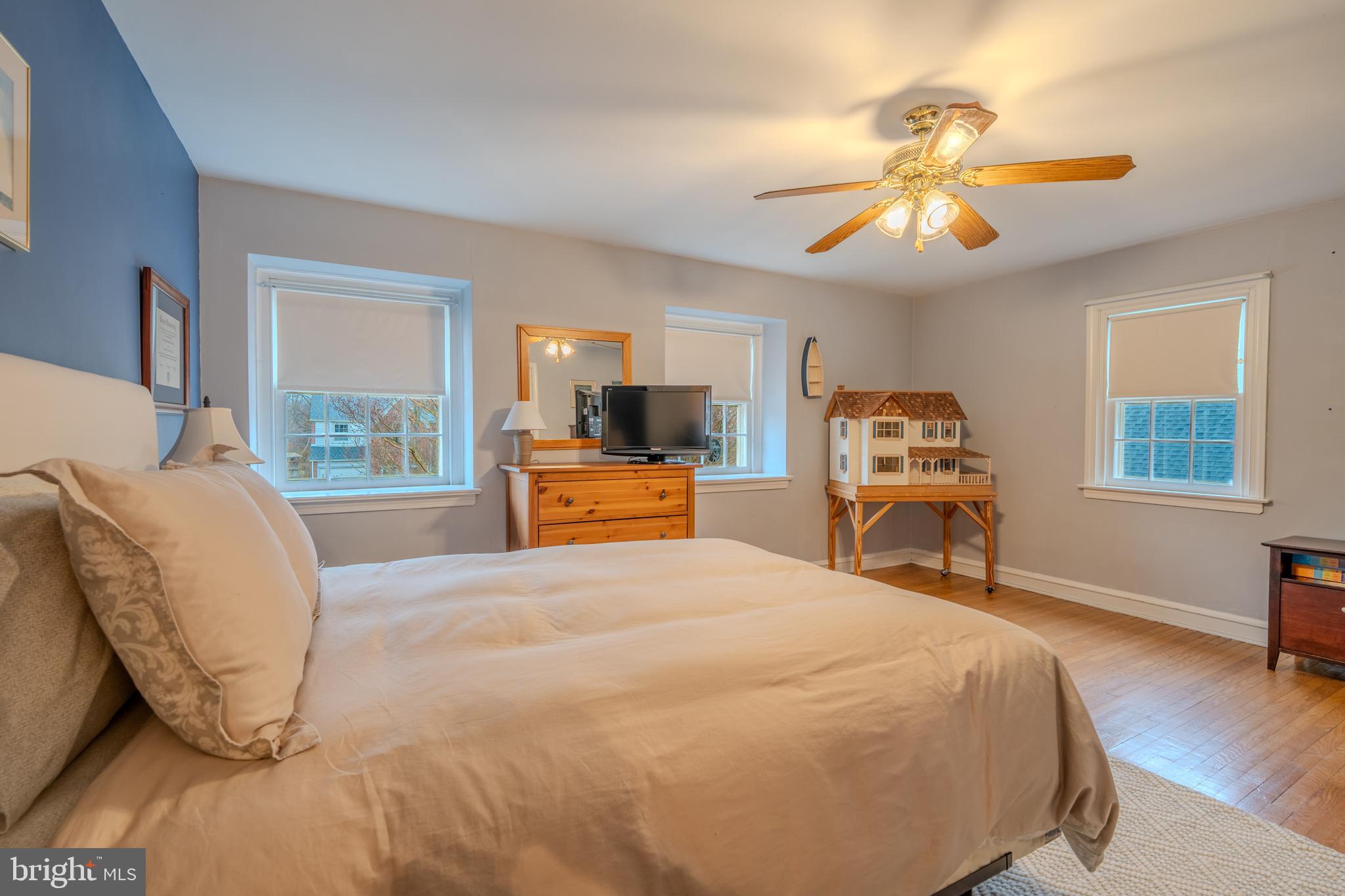 1604 EARLINGTON ROAD