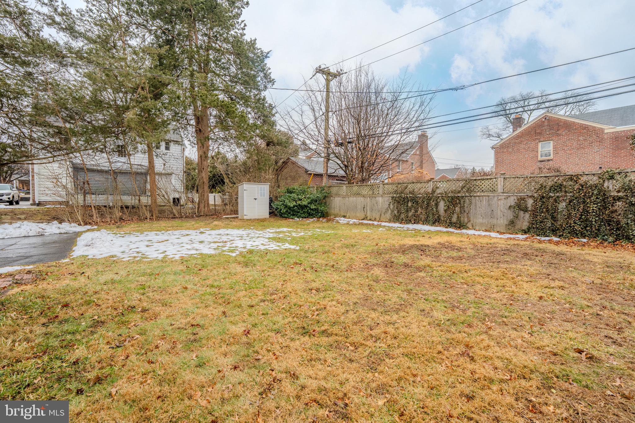 1604 EARLINGTON ROAD