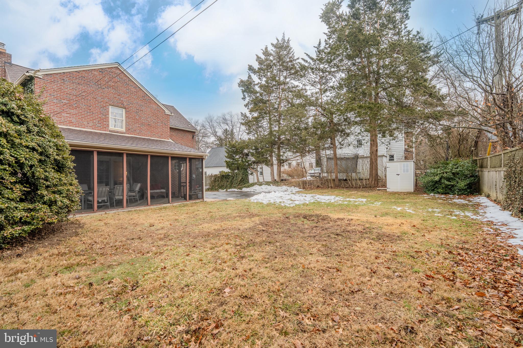 1604 EARLINGTON ROAD