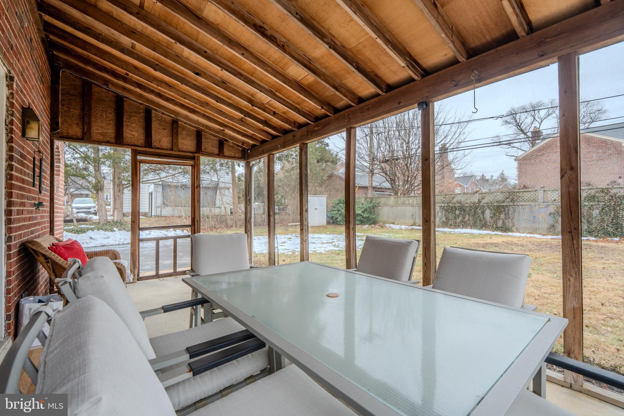 1604 EARLINGTON ROAD