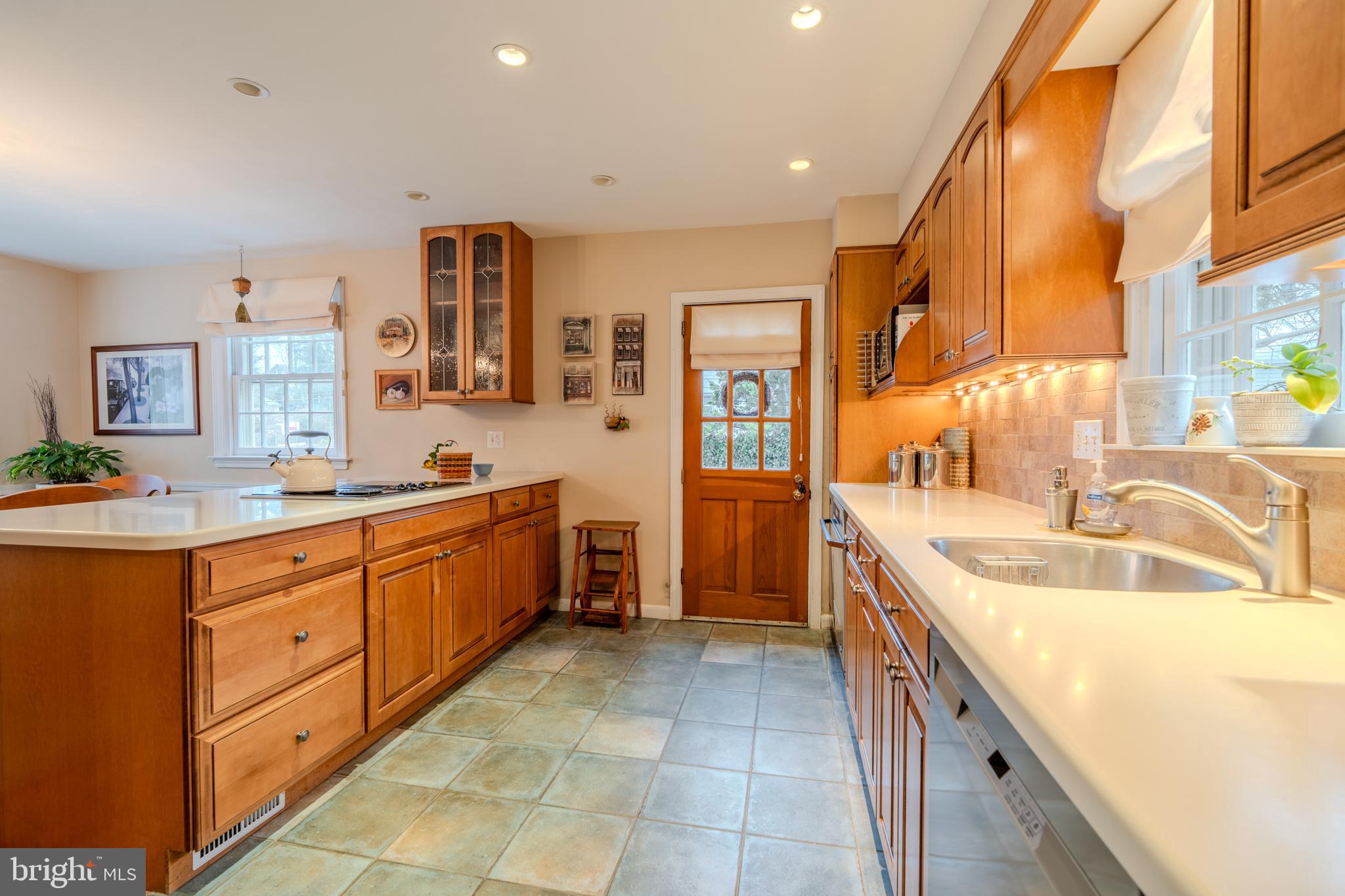 1604 EARLINGTON ROAD