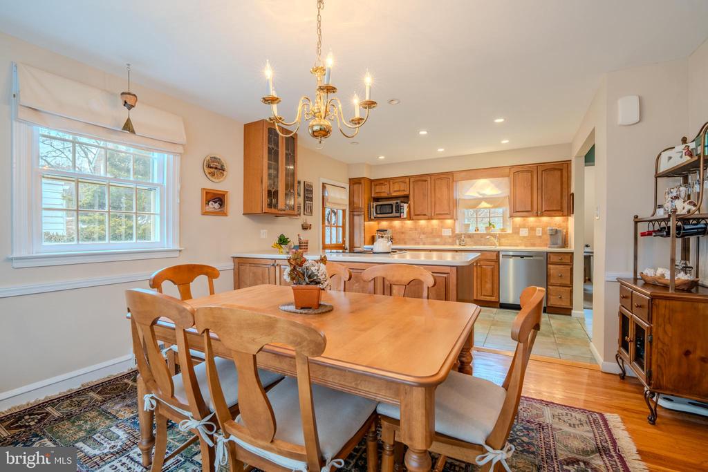 1604 EARLINGTON ROAD
