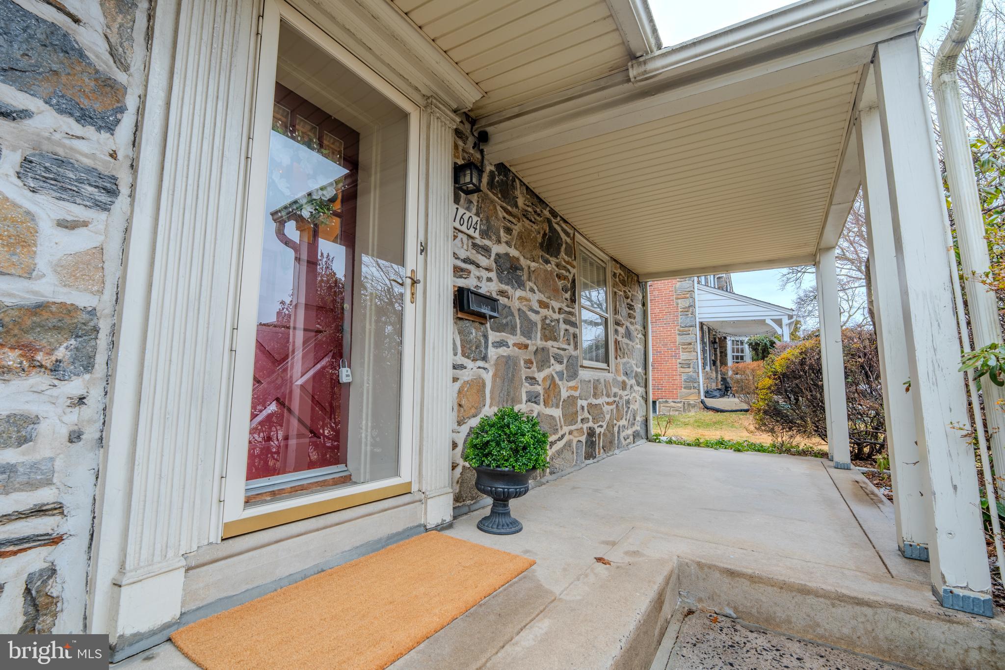 1604 EARLINGTON ROAD