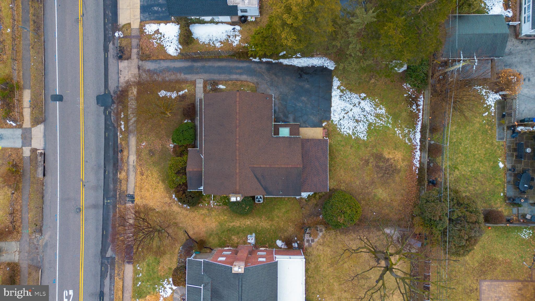 1604 EARLINGTON ROAD