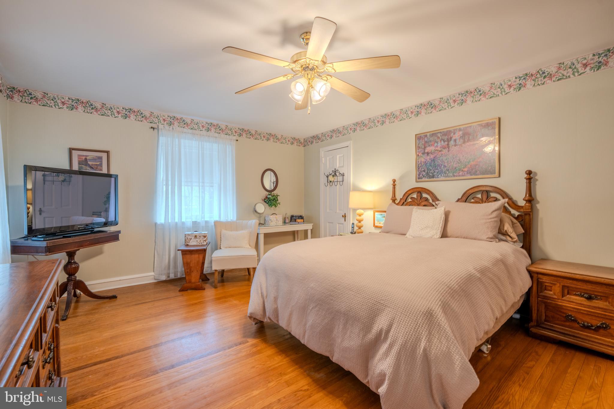 1604 EARLINGTON ROAD