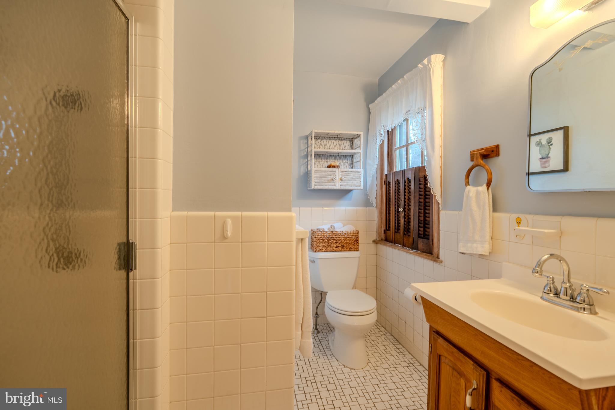 1604 EARLINGTON ROAD