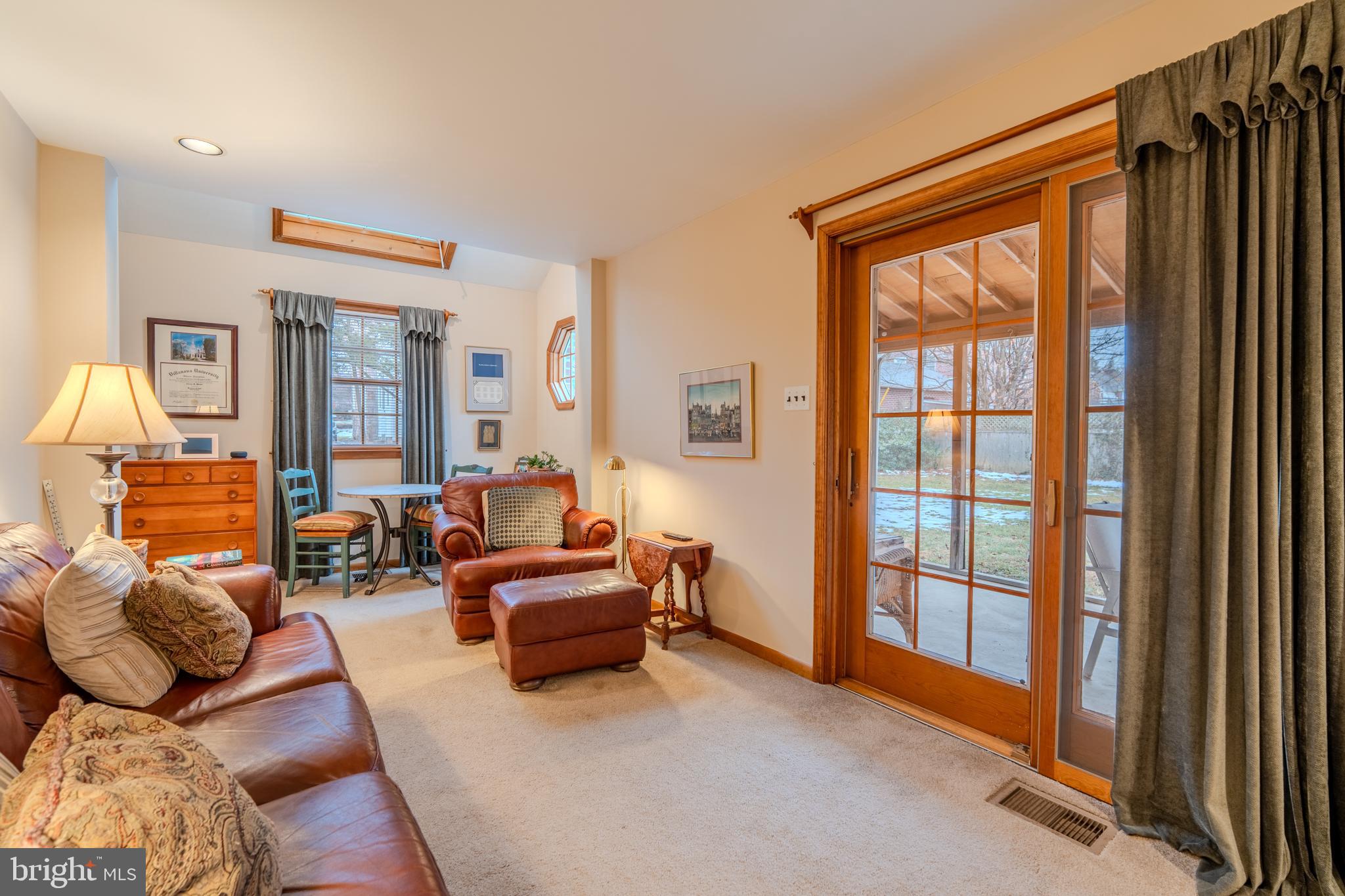 1604 EARLINGTON ROAD