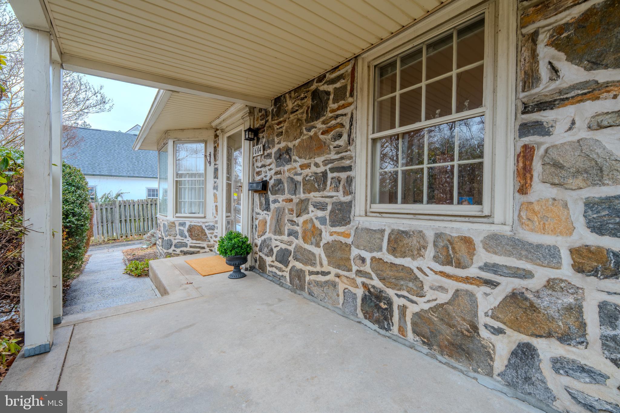 1604 EARLINGTON ROAD