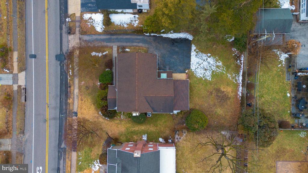 1604 EARLINGTON ROAD