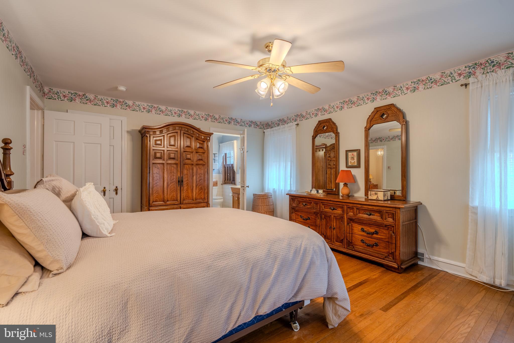 1604 EARLINGTON ROAD