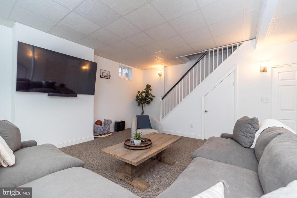 8 MYRTLE AVENUE