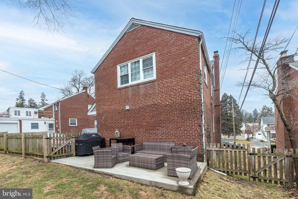 8 MYRTLE AVENUE