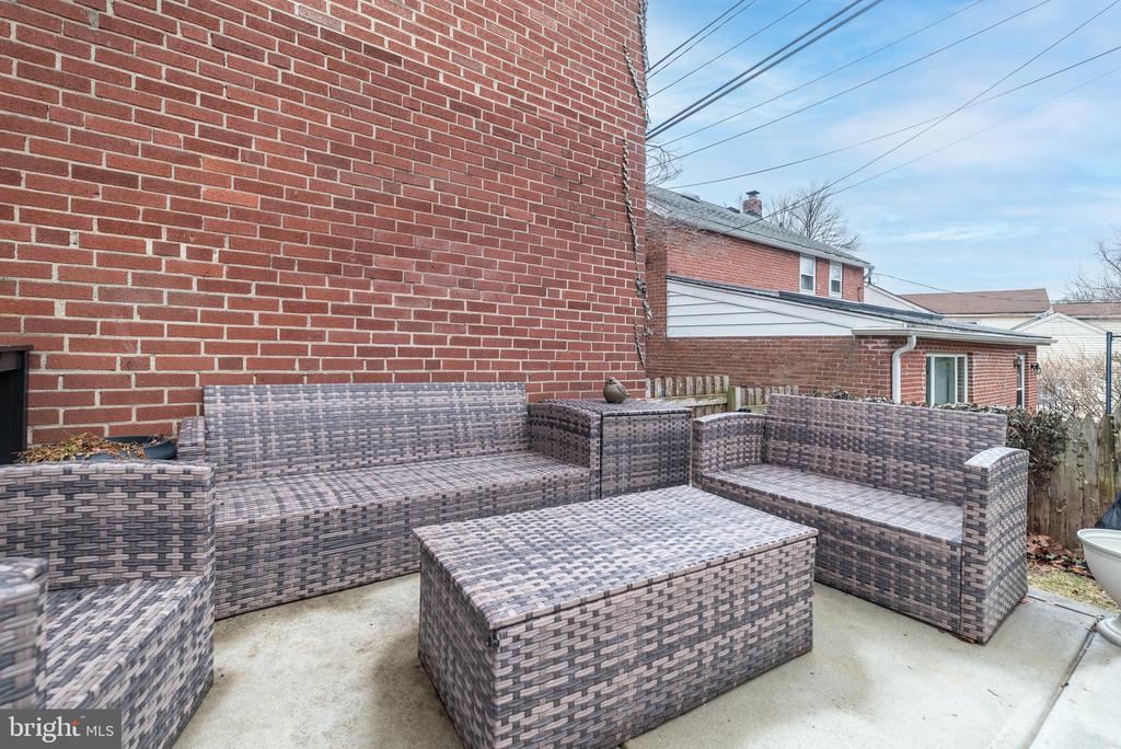8 MYRTLE AVENUE