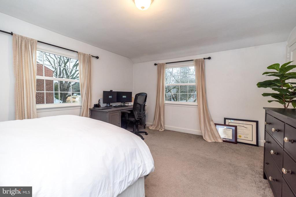 8 MYRTLE AVENUE