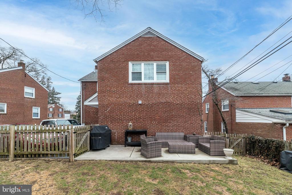 8 MYRTLE AVENUE