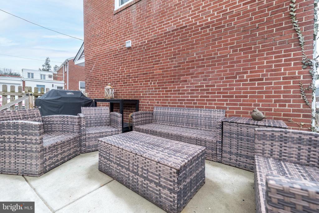 8 MYRTLE AVENUE