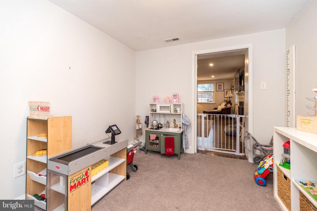 8 MYRTLE AVENUE