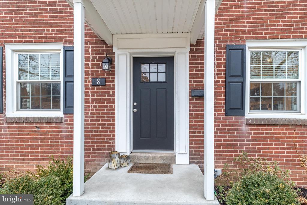 8 MYRTLE AVENUE