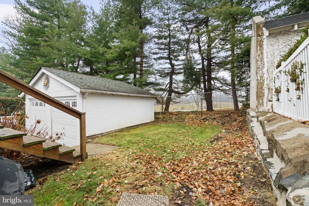 540 COUNTRY CLUB LANE
