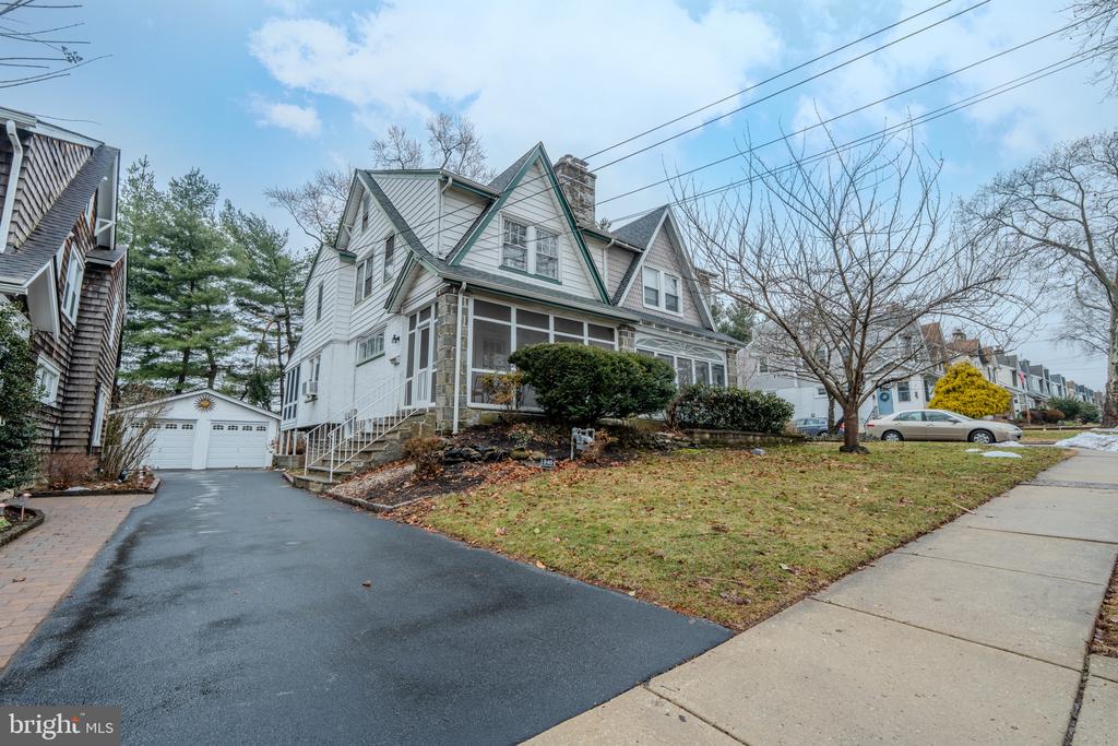 540 COUNTRY CLUB LANE
